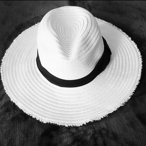 White brim hat